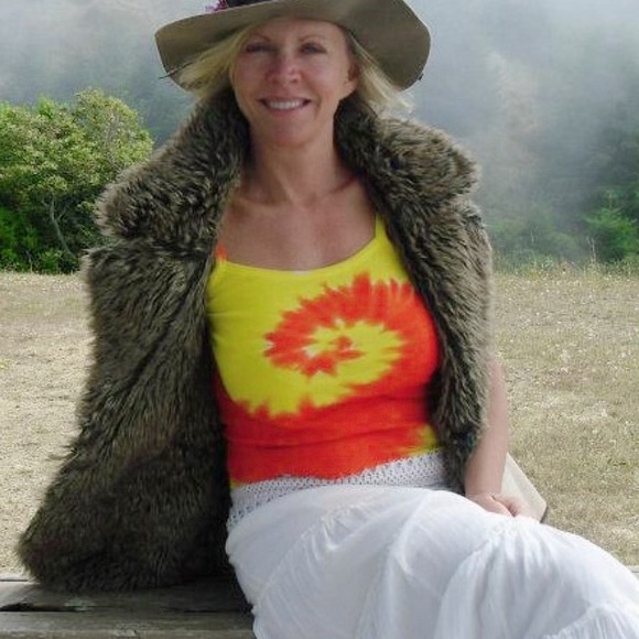 Meet your Posher, Kitty - Picture 10 of 17